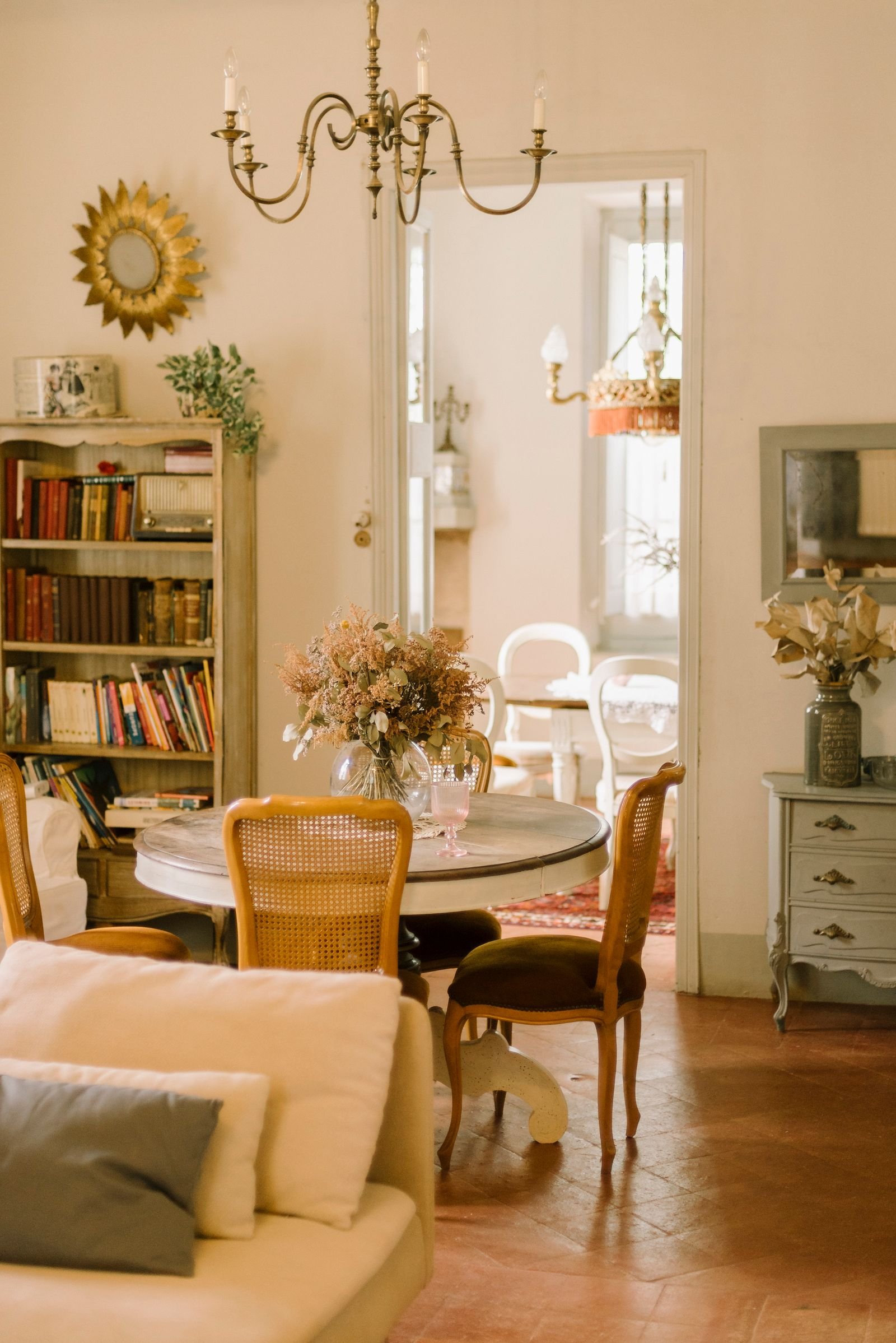 Vintage-styled living room with patterned upholstery, table lamps and framed art